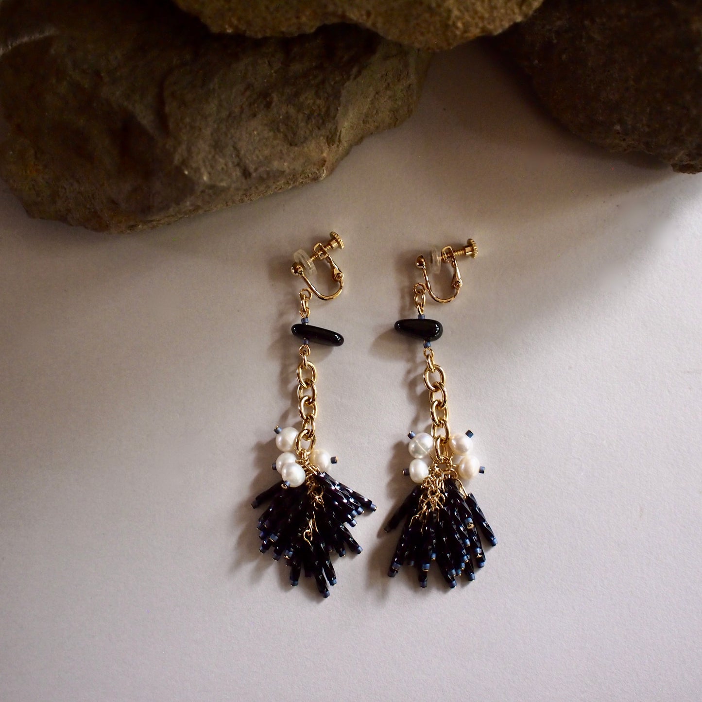 CHELSEA FRINGE PIERCE/EARRINGS_BLACK
