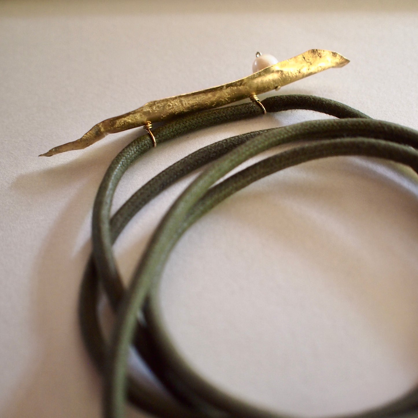 【FUSION】_ HANAMOMO leaf / Code Choker