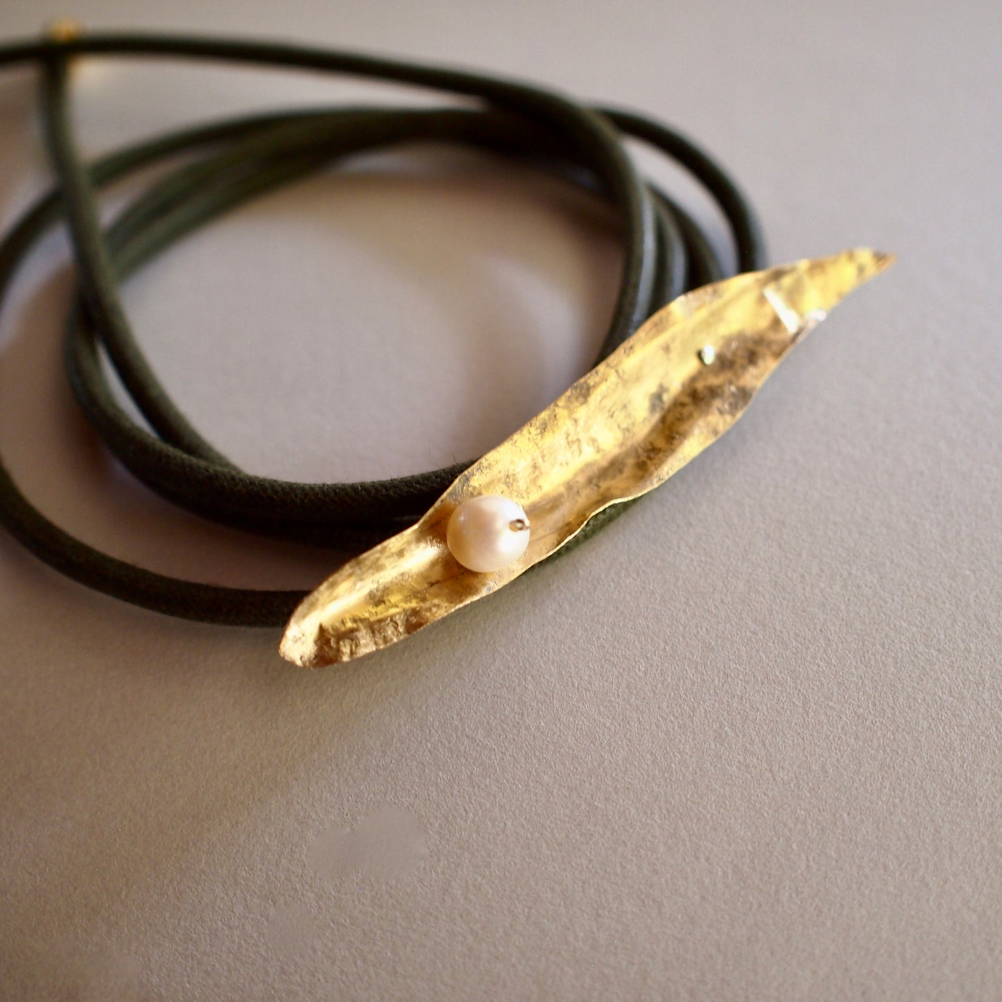 【FUSION】_ HANAMOMO leaf / Code Choker