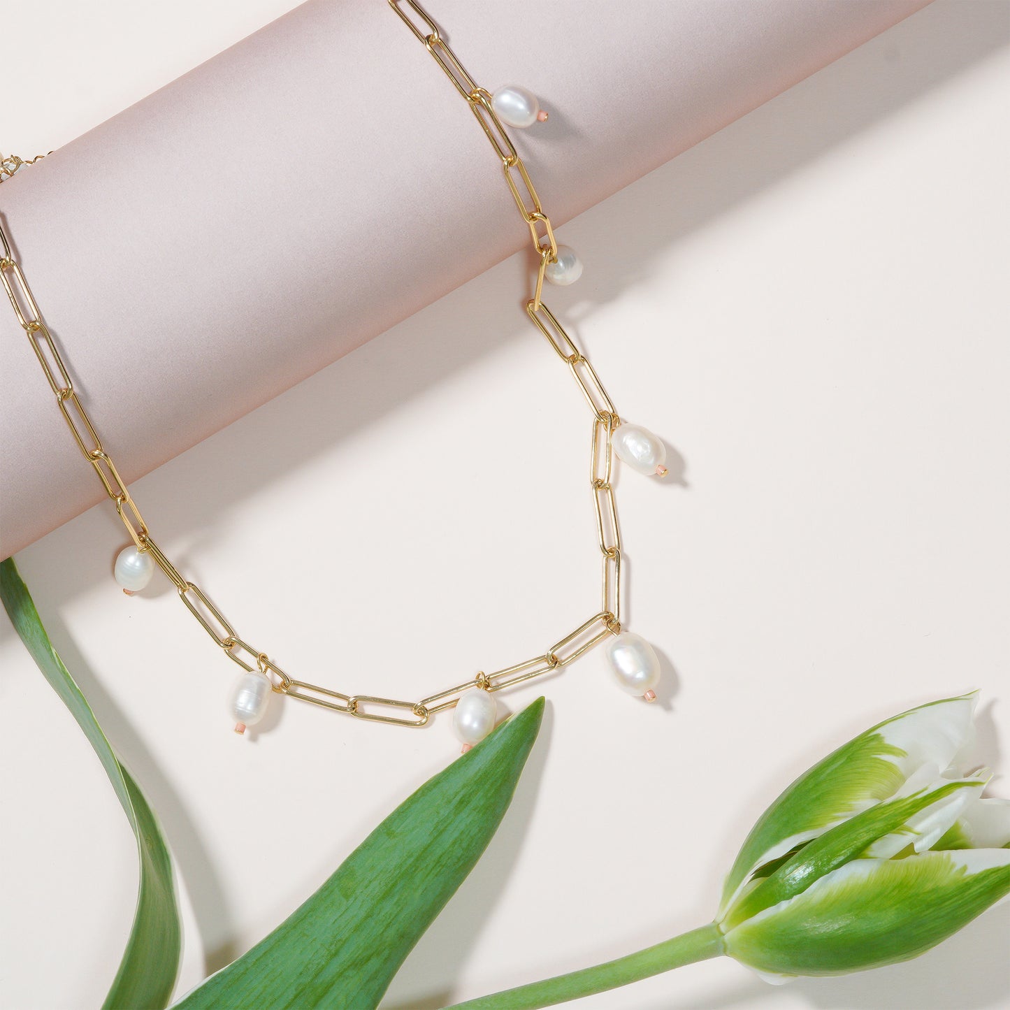 CANDY LILY PEARL NECKLACE