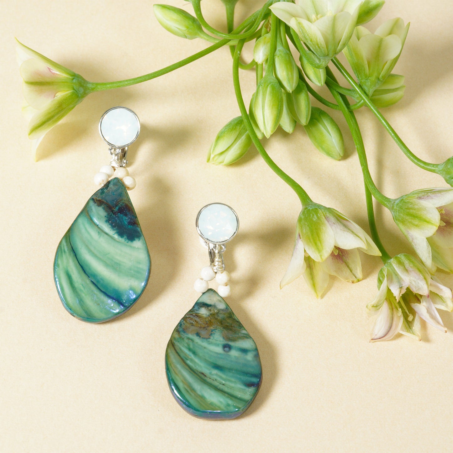 NOSTALGIA PETAL EARRING