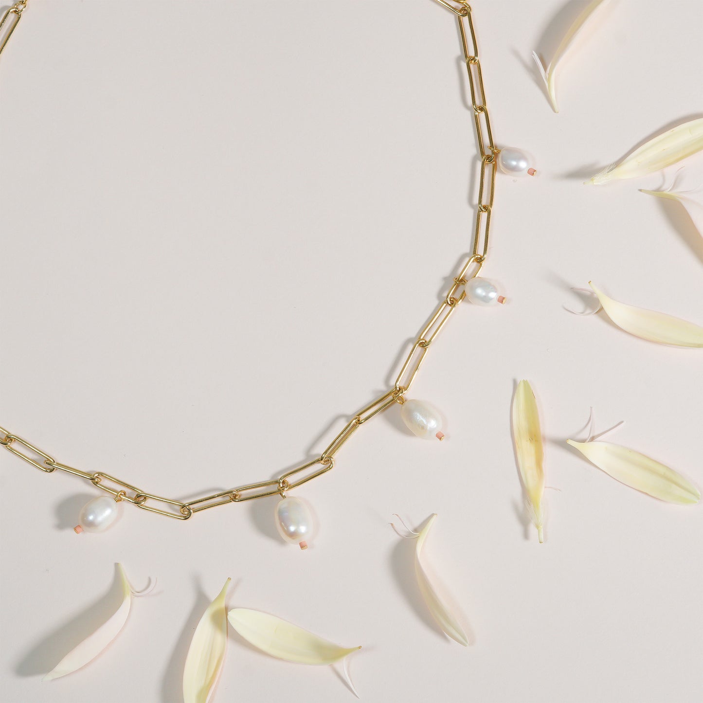 CANDY LILY PEARL NECKLACE