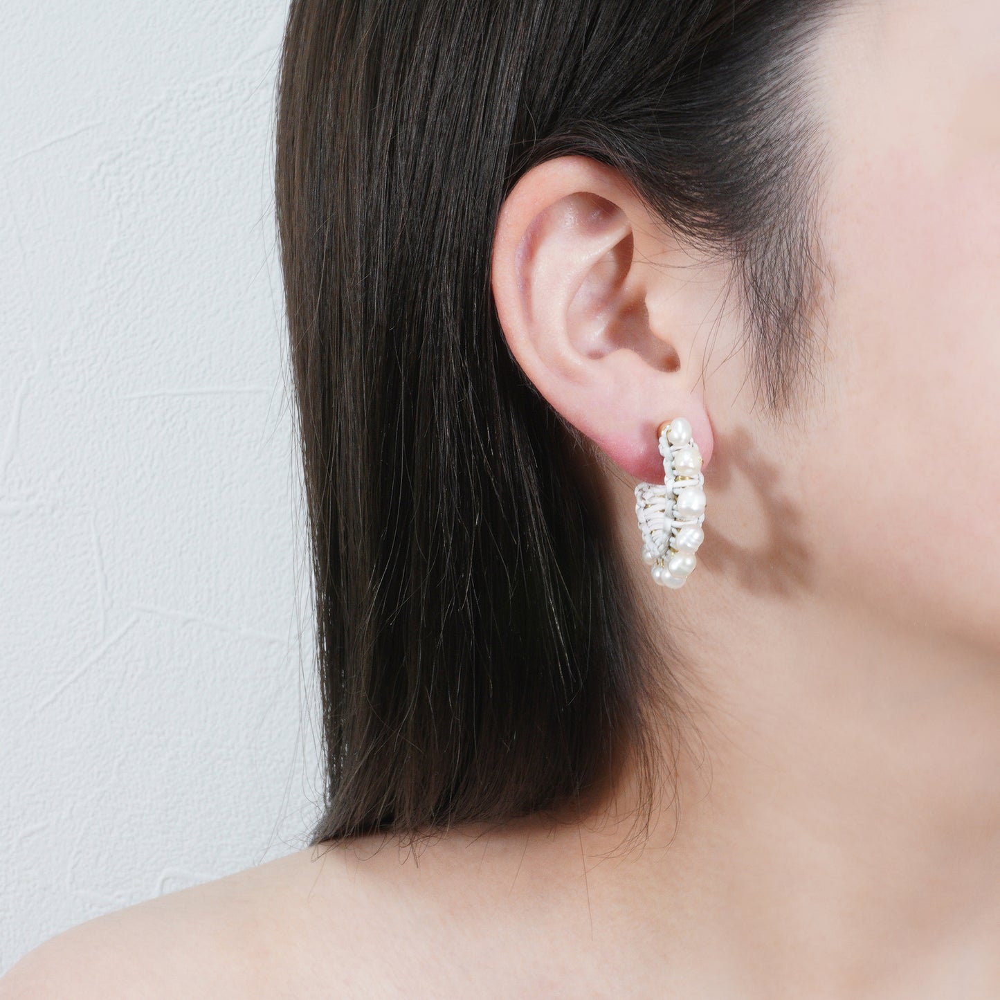 CANDY PEARL CHUNKY HOOP EARRING