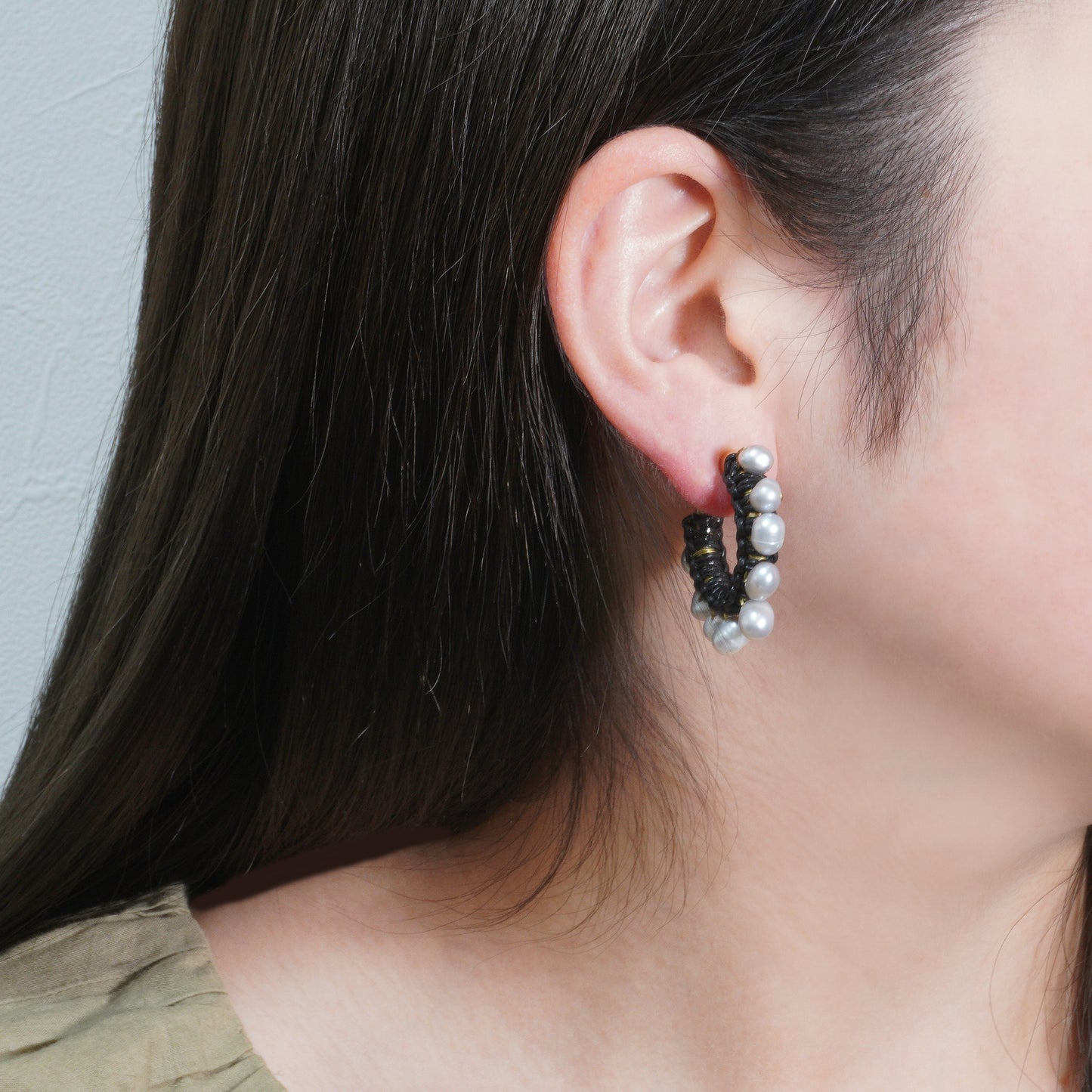 CANDY PEARL CHUNKY HOOP EARRING