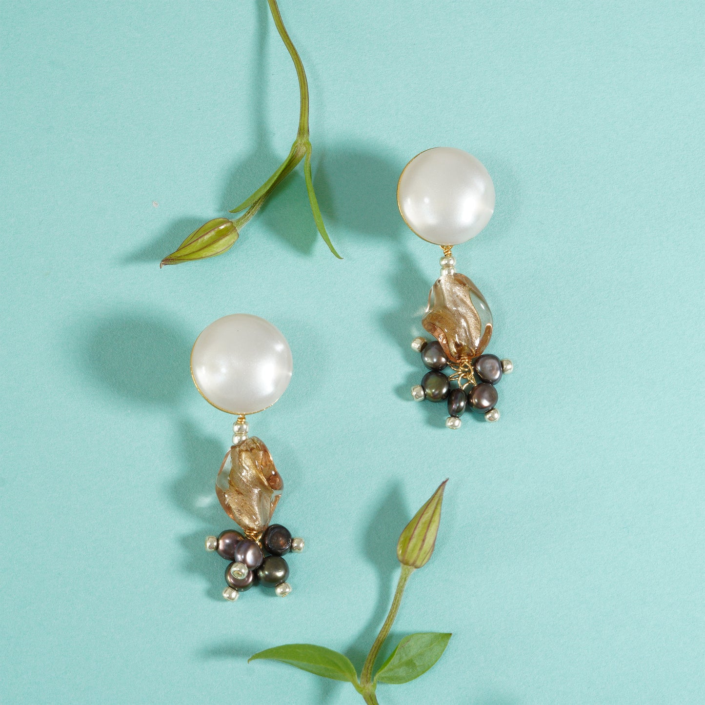 NOSTALGIA MOON SHORT EARRING