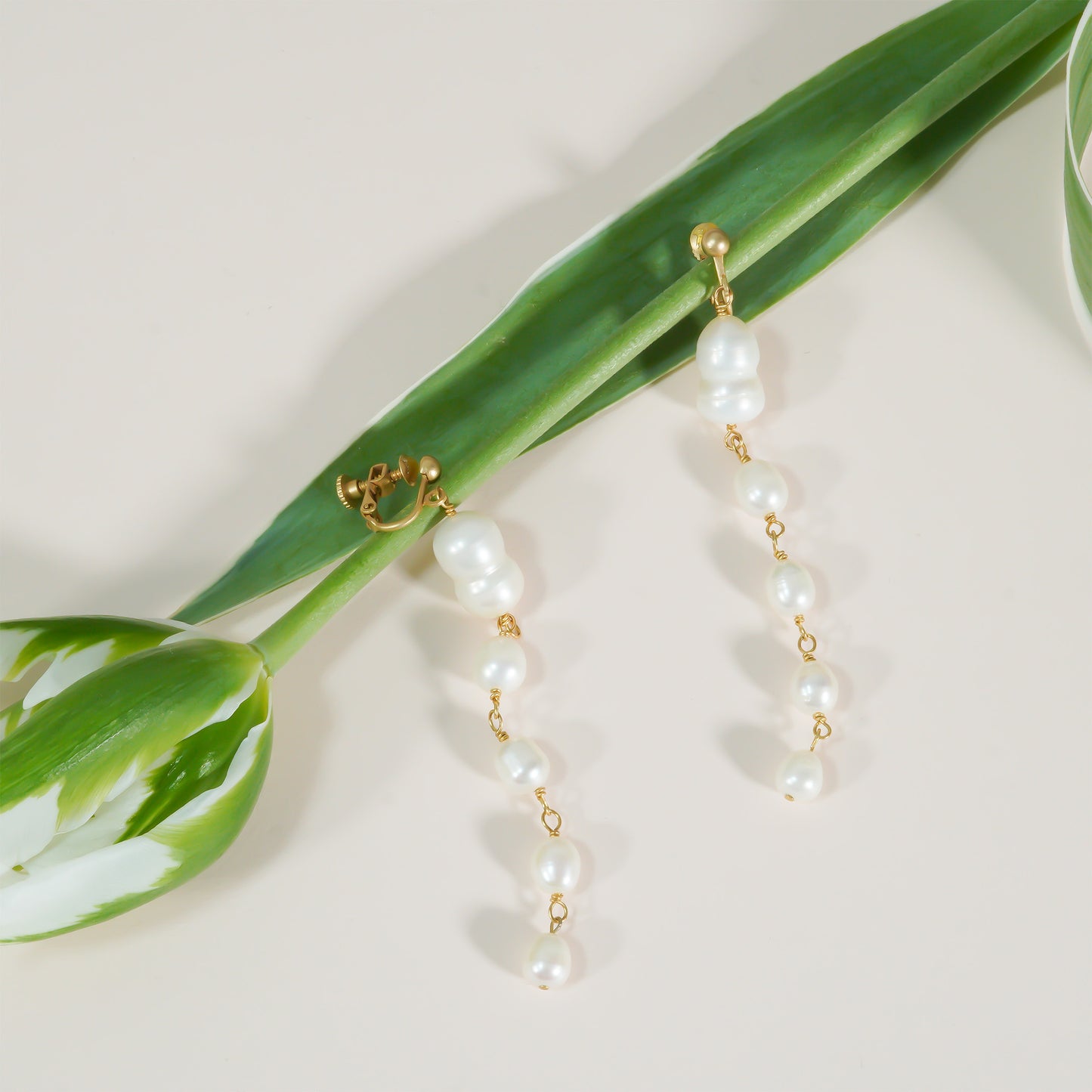 LIBERTY TWIN PEARL EARRING