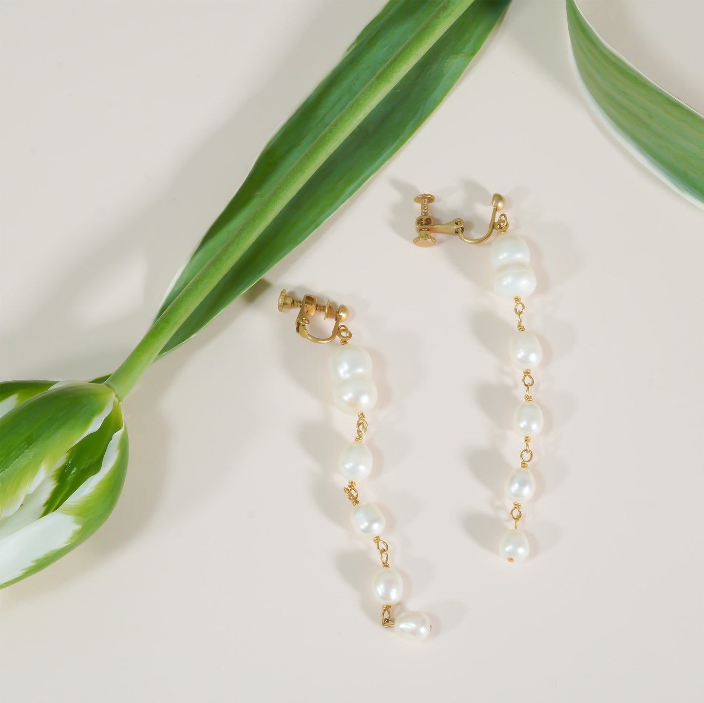 LIBERTY TWIN PEARL EARRING