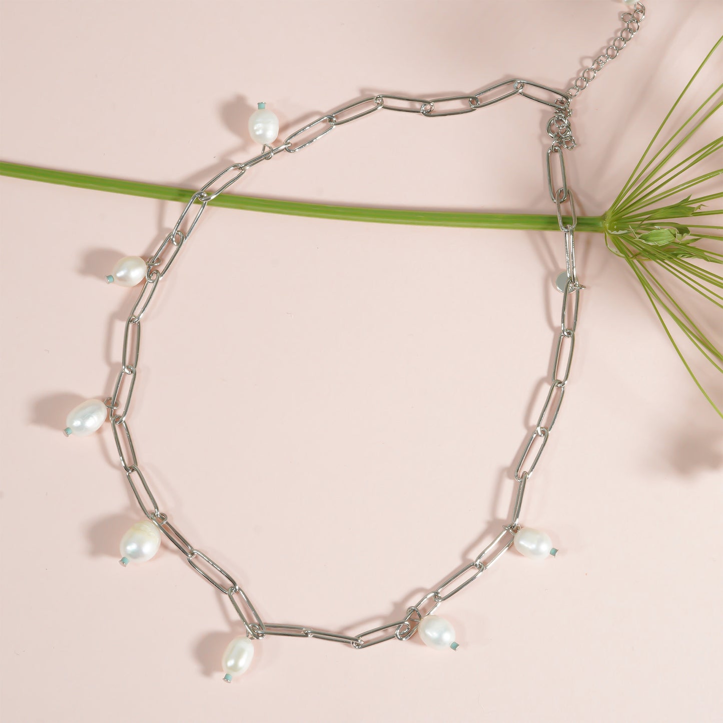 CANDY LILY PEARL NECKLACE