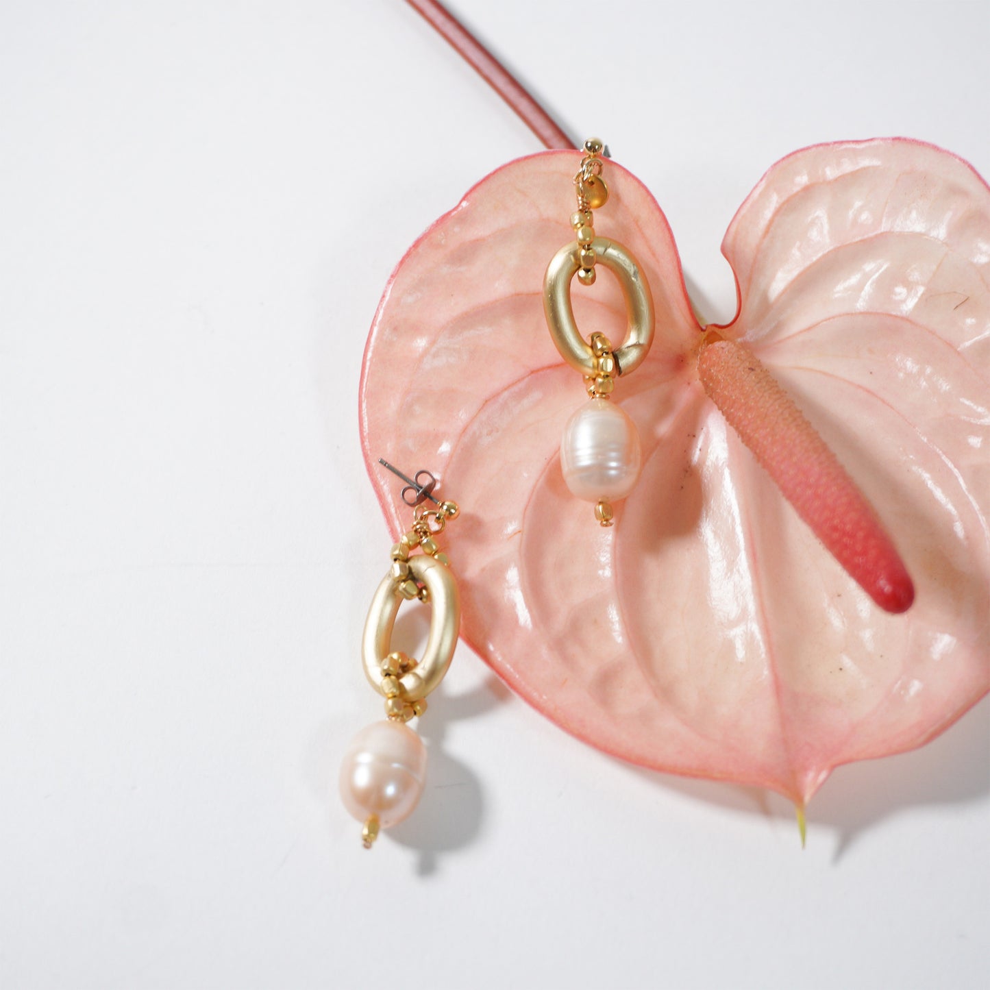 BANGKOK EGG CHAIN PIERCE/EARRING