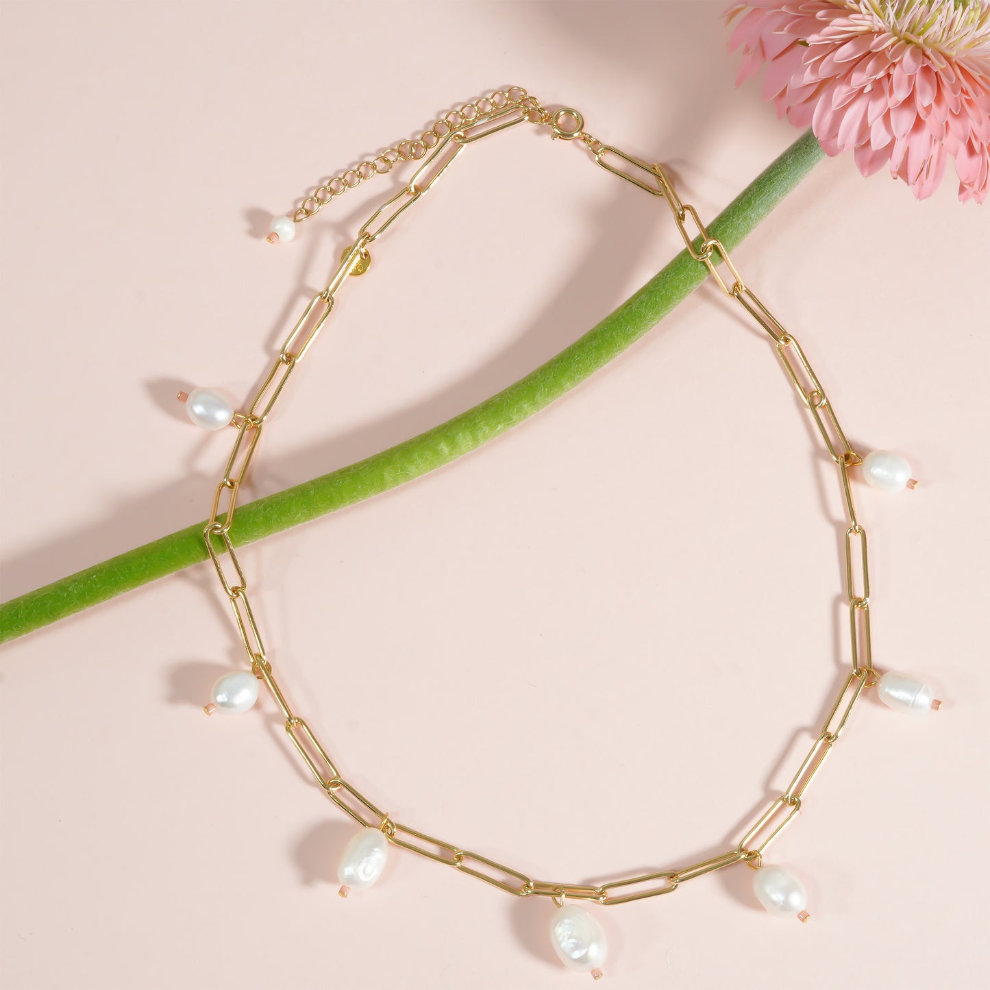 CANDY LILY PEARL NECKLACE