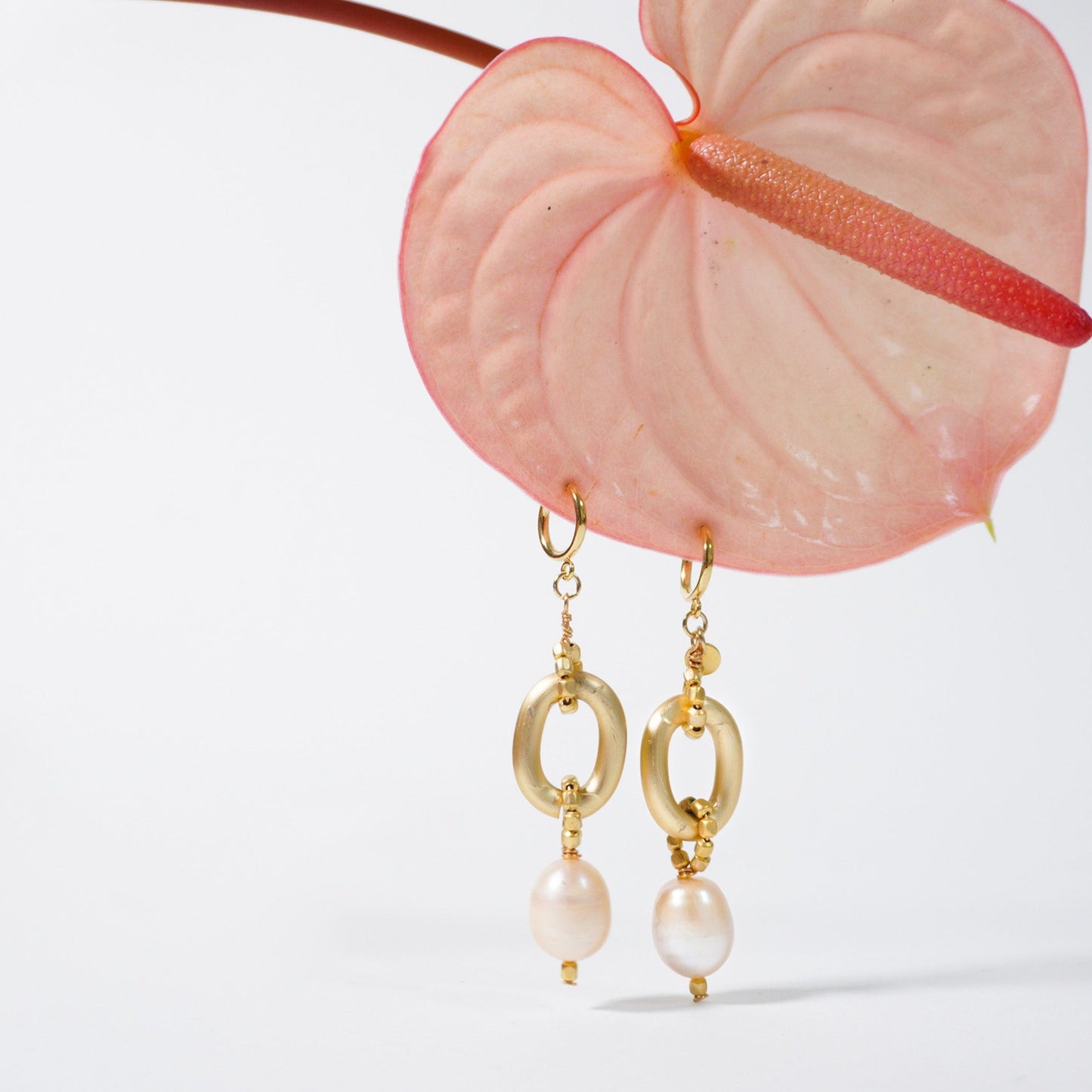 BANGKOK EGG CHAIN PIERCE/EARRING