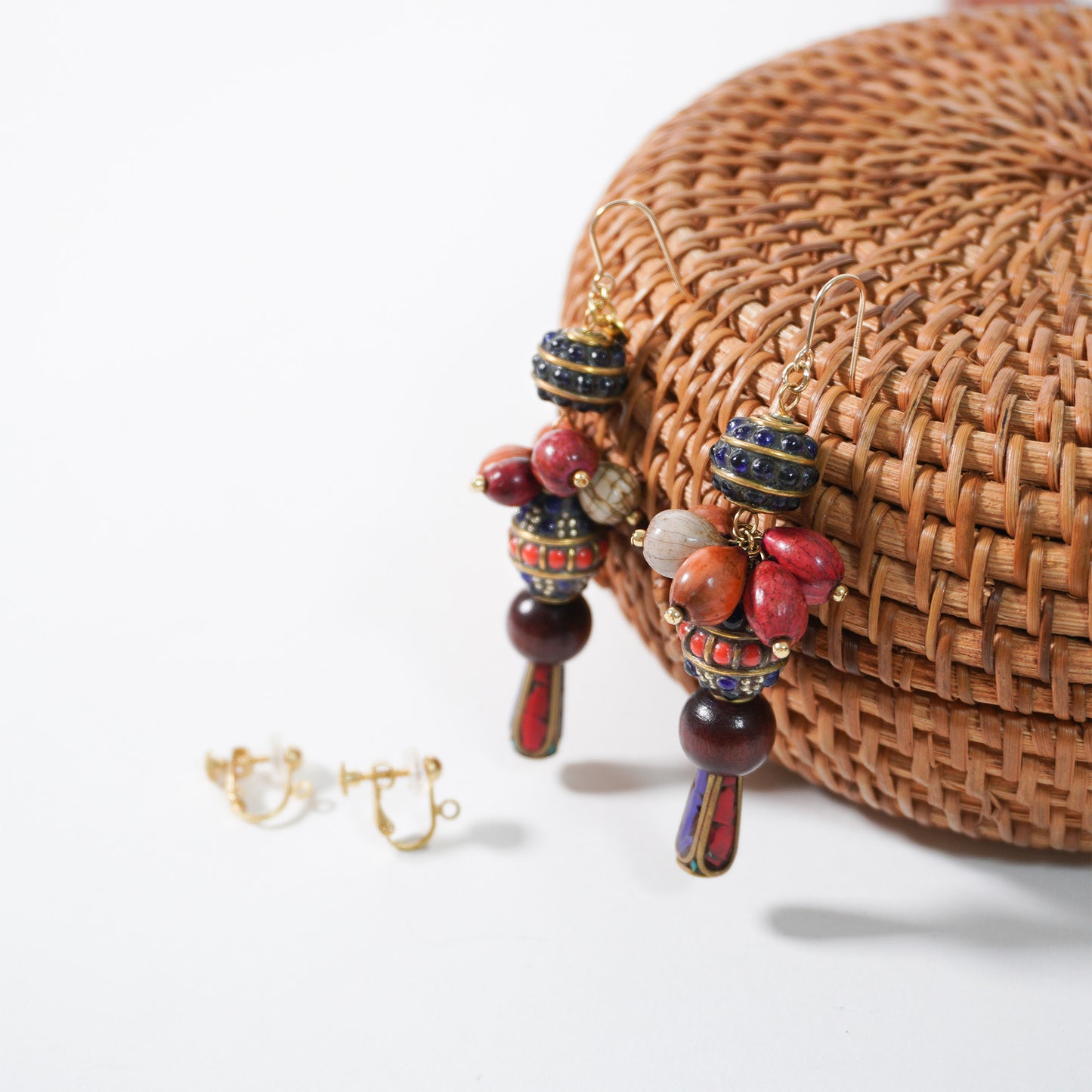 BANGKOK WORLD BEADS LARGE PIERCE/EARRING