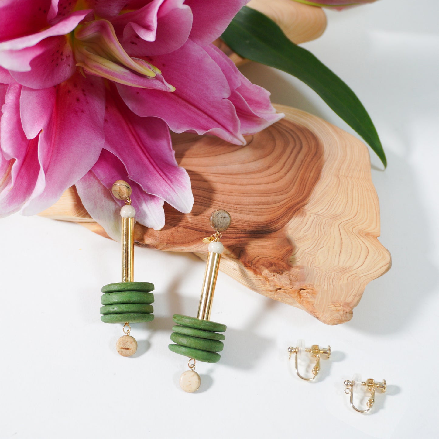 BANGKOK WOOD DISK LONG PIERCE/EARRING