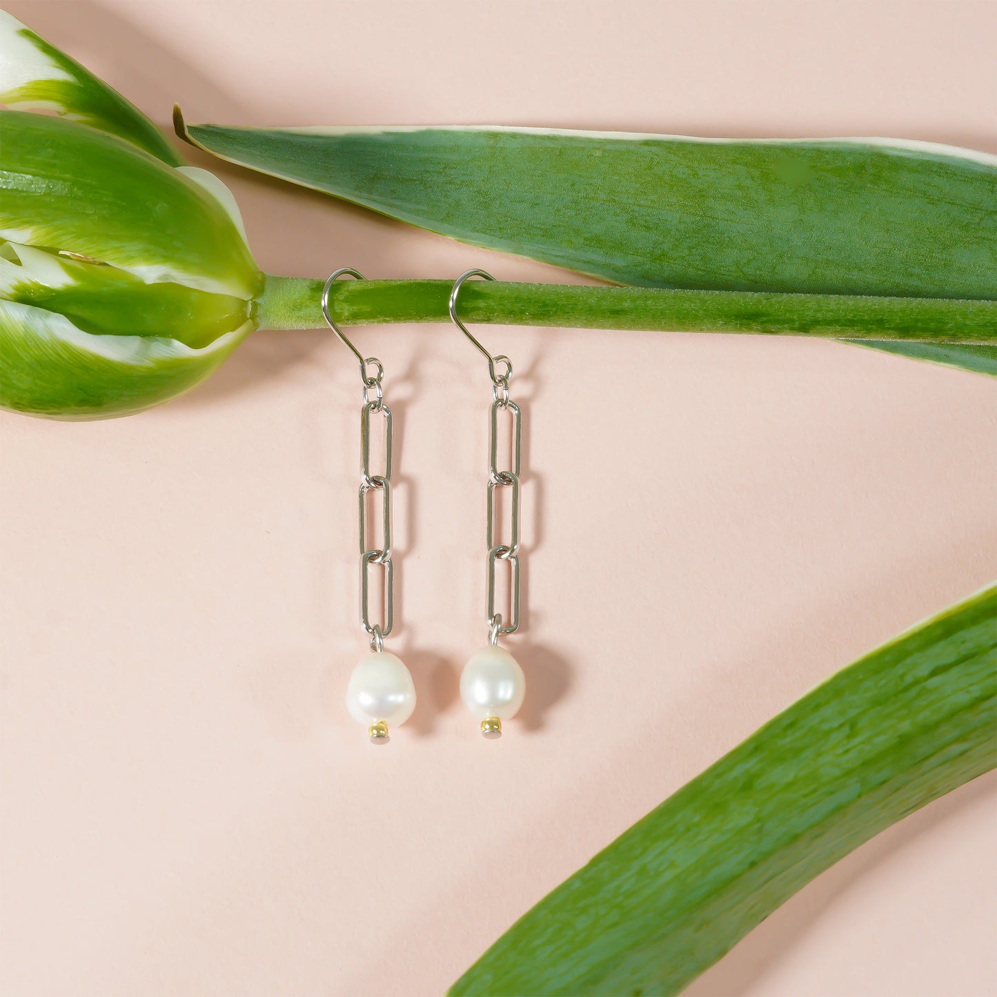 CANDY PEARL PIERCE SHORT