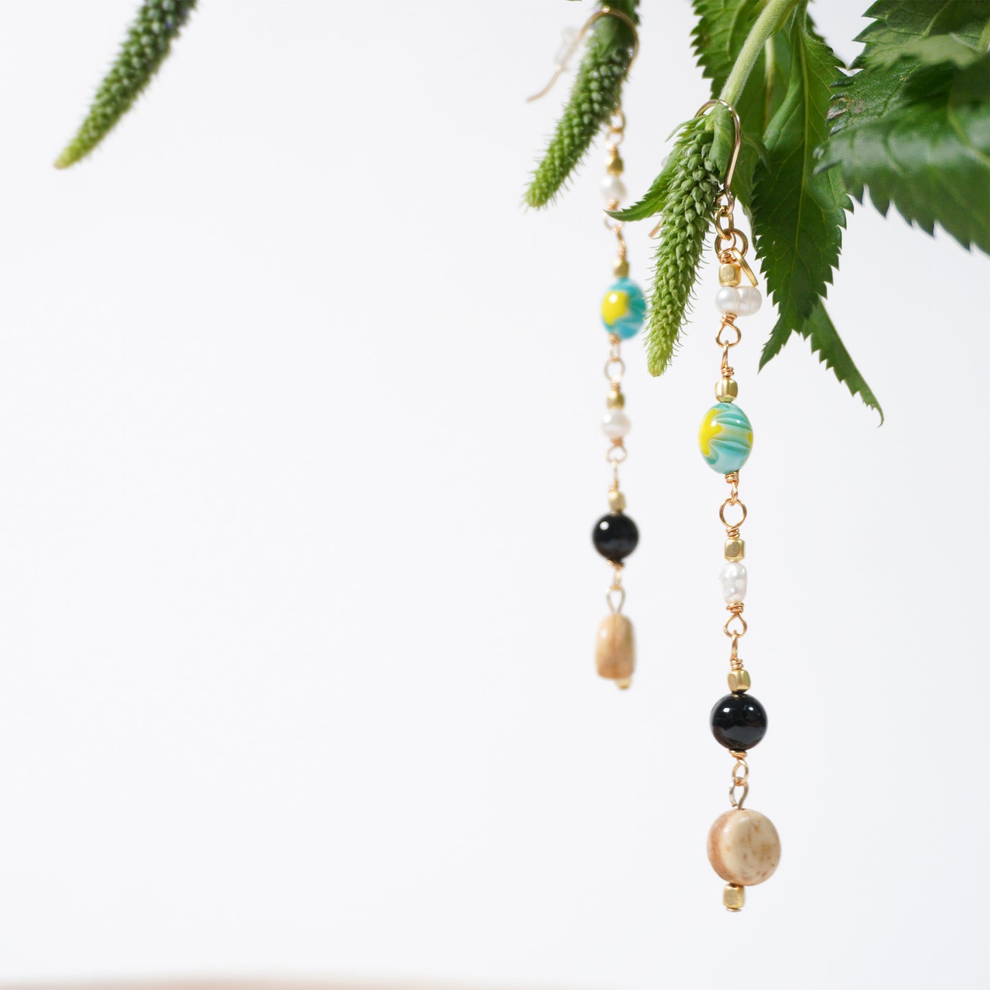 BANGKOK EGG BEADS LONG PIERCE/EARRING