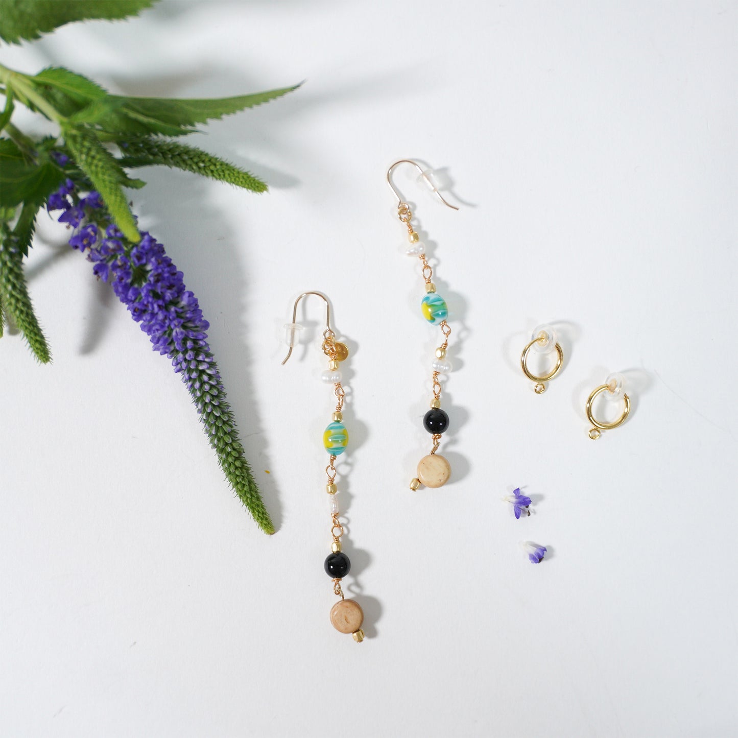 BANGKOK EGG BEADS LONG PIERCE/EARRING