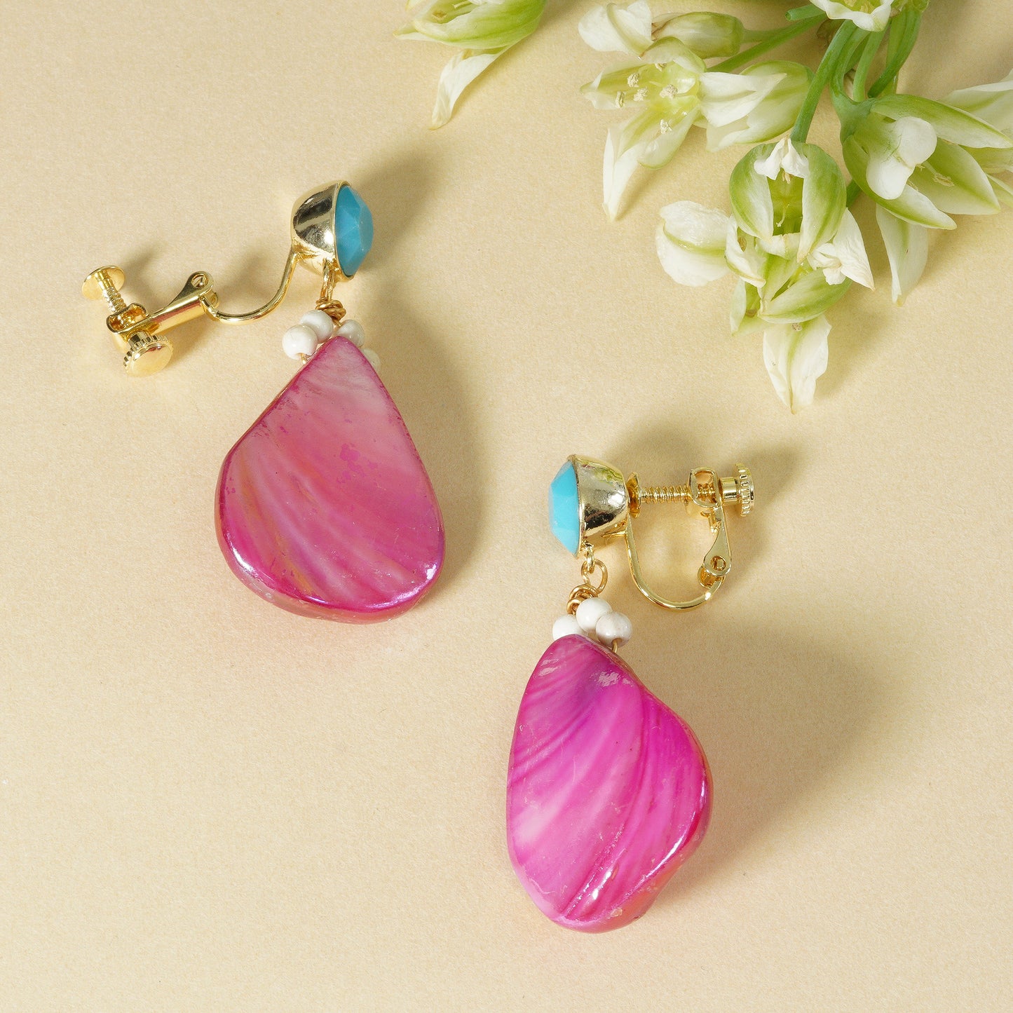 NOSTALGIA PETAL EARRING