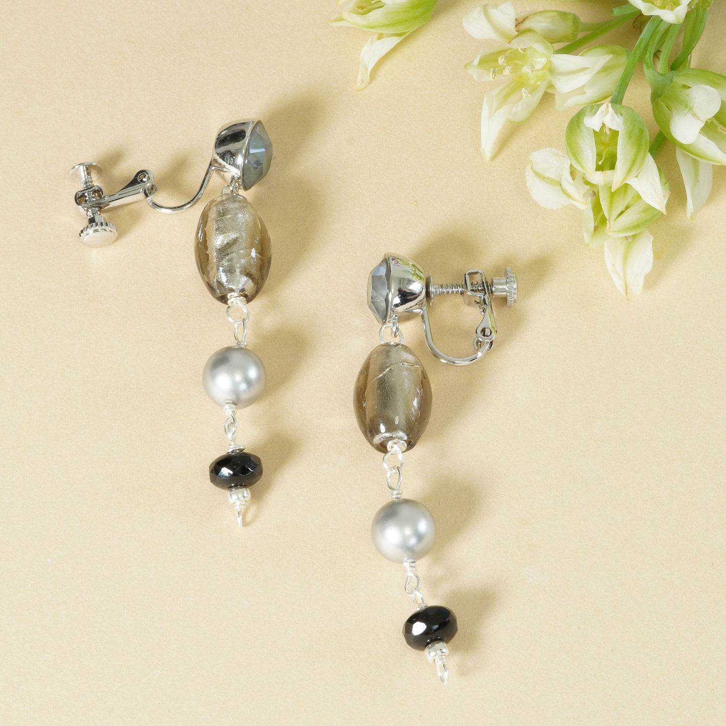 NOSTALGIA SILVER GLASS EARRING