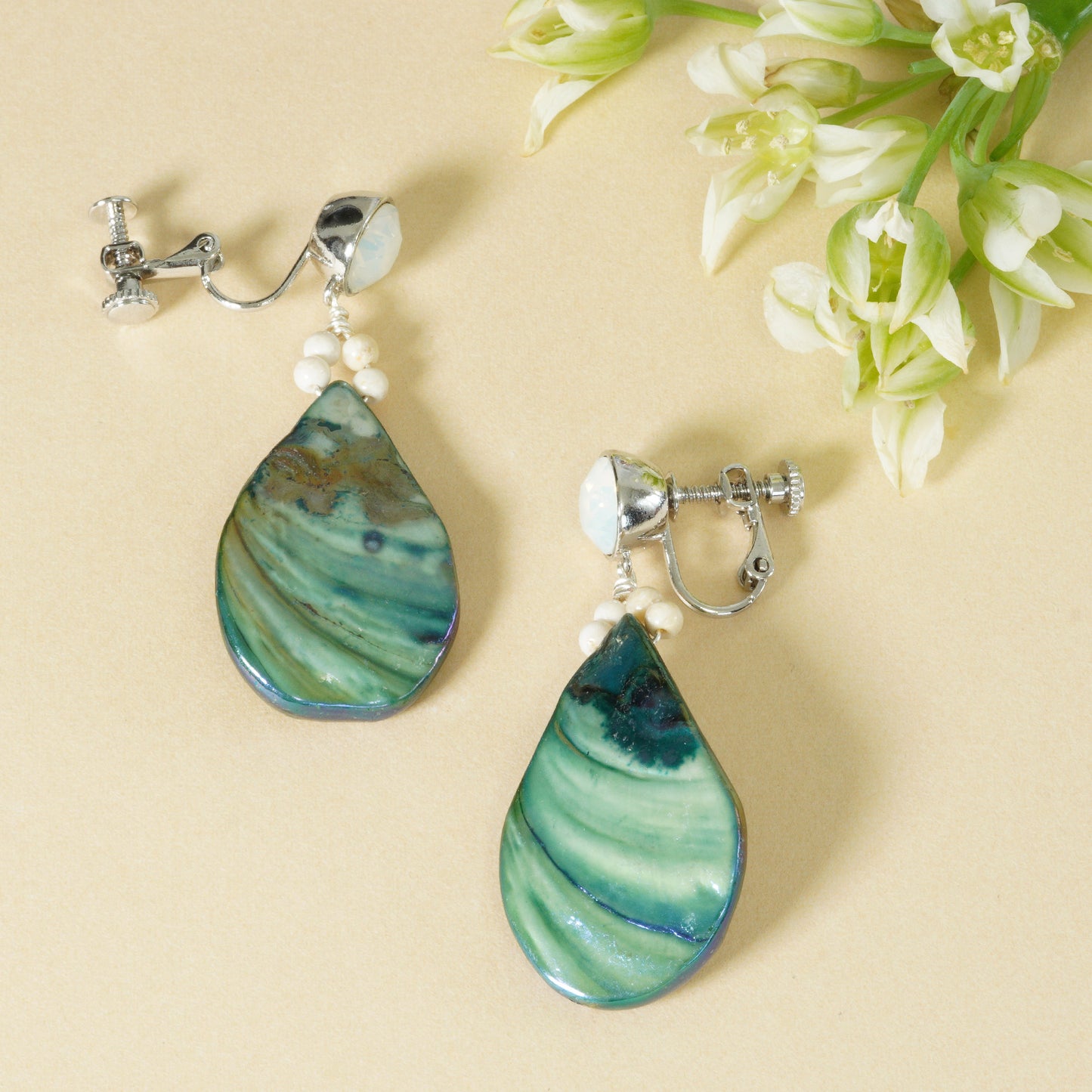 NOSTALGIA PETAL EARRING
