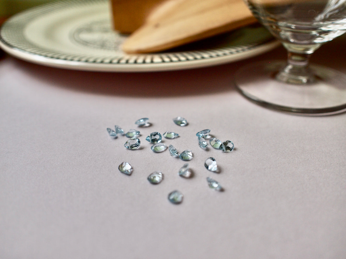 10K NUDE STONE NECKLACE / BLUE TOPAZ cut drop