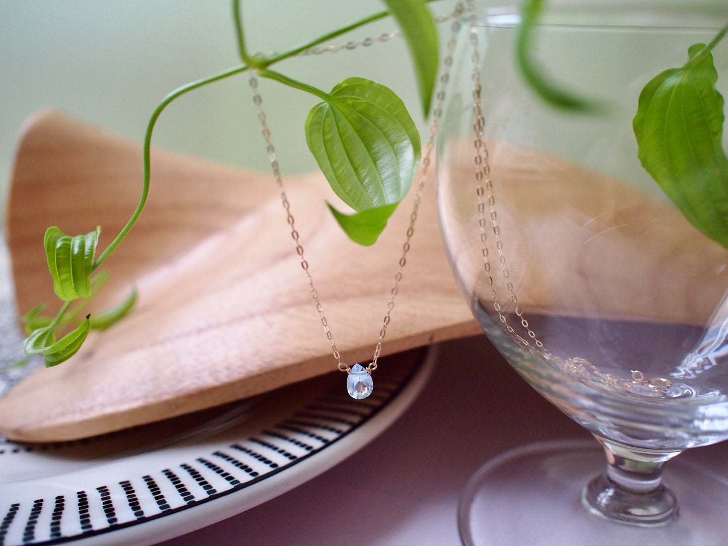 10K NUDE STONE NECKLACE / BLUE TOPAZ cut drop