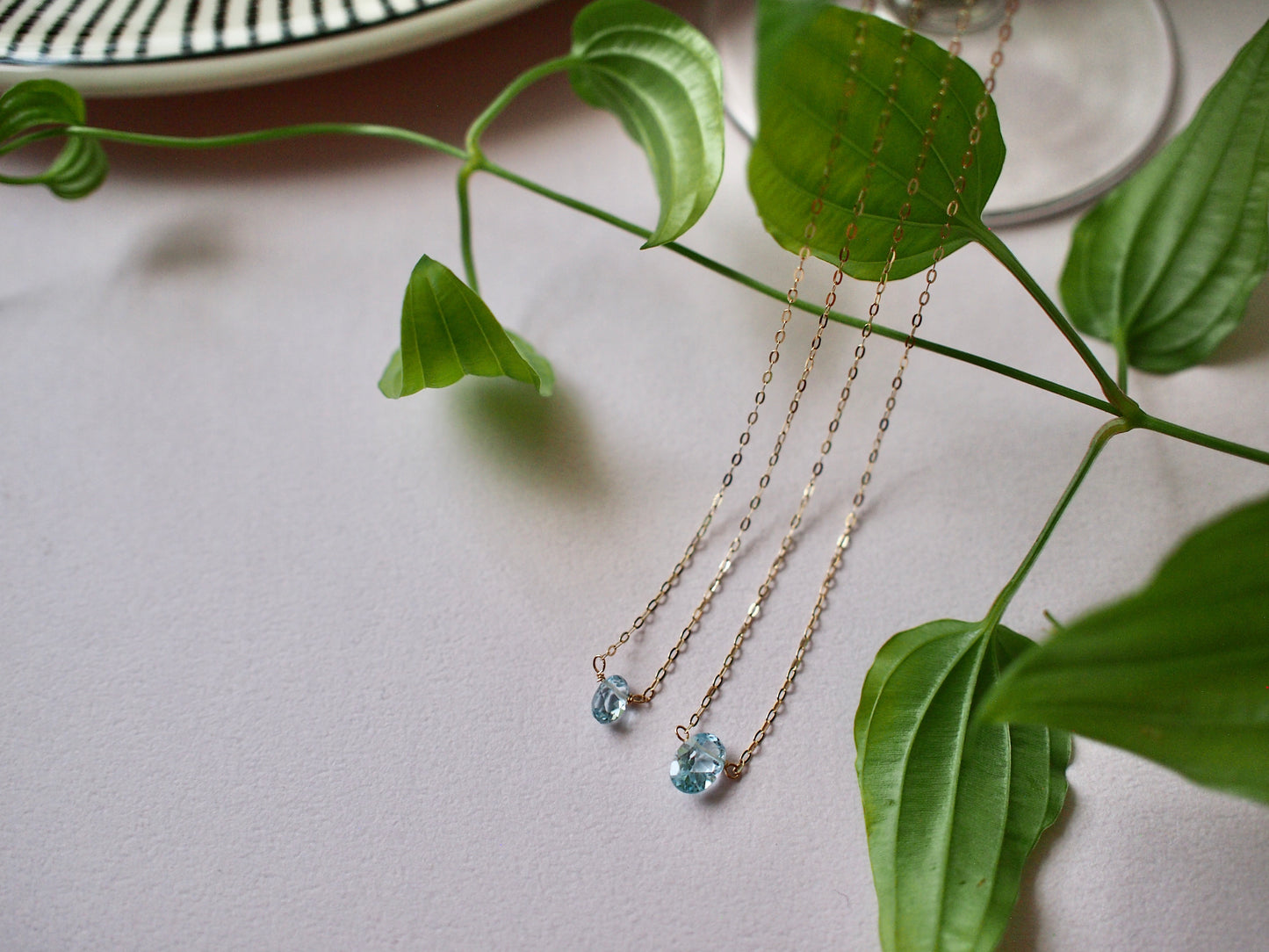 10K NUDE STONE NECKLACE / BLUE TOPAZ cut obal
