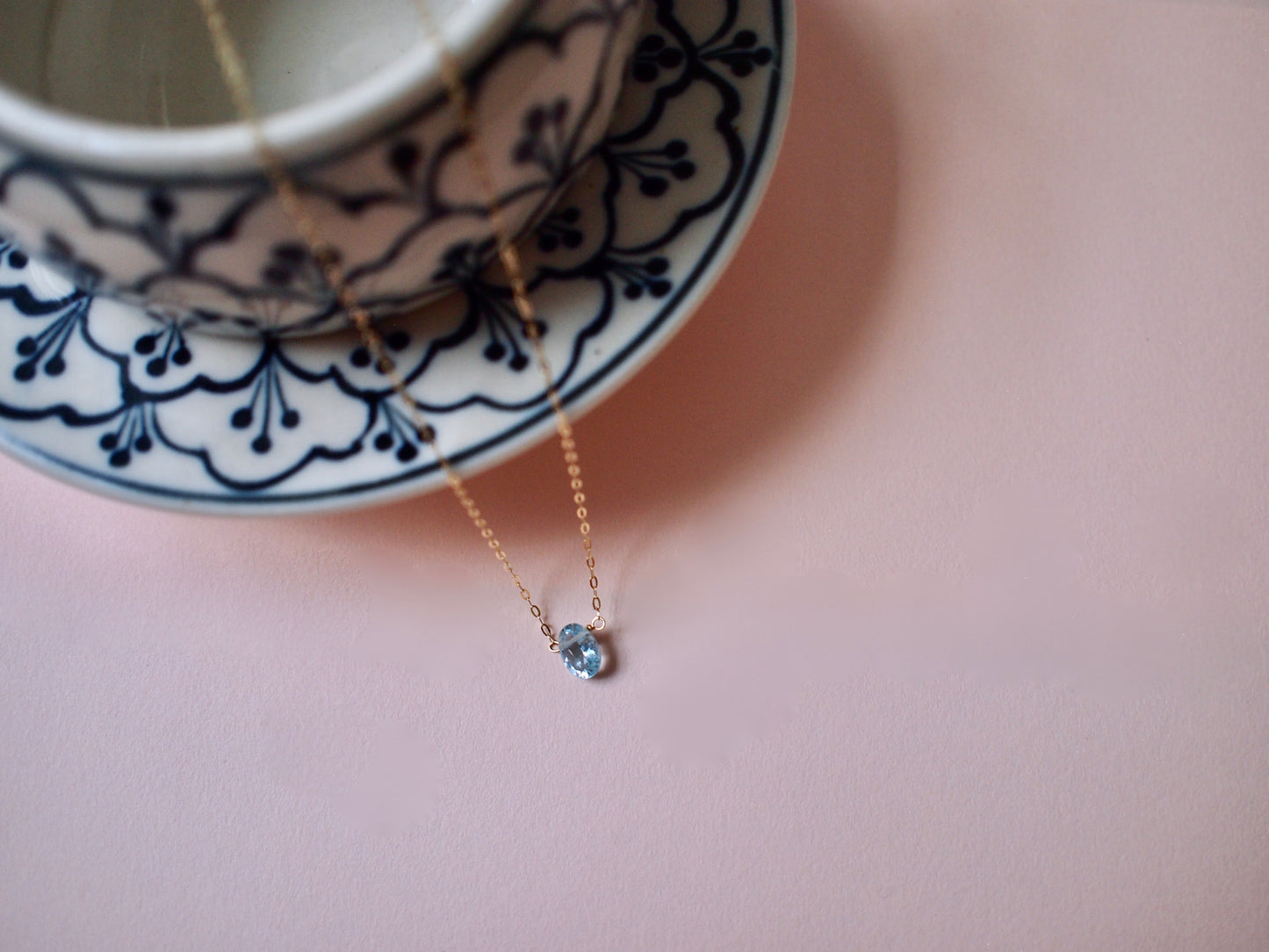 10K NUDE STONE NECKLACE / BLUE TOPAZ cut obal