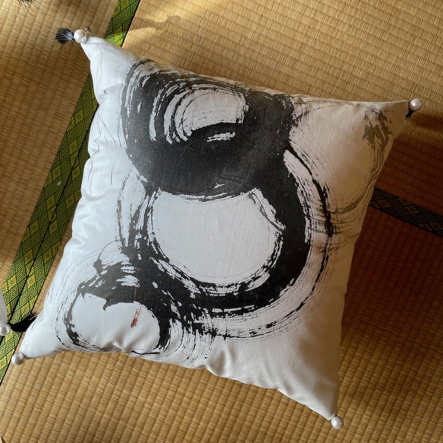 en CUSHION【一円相】 A