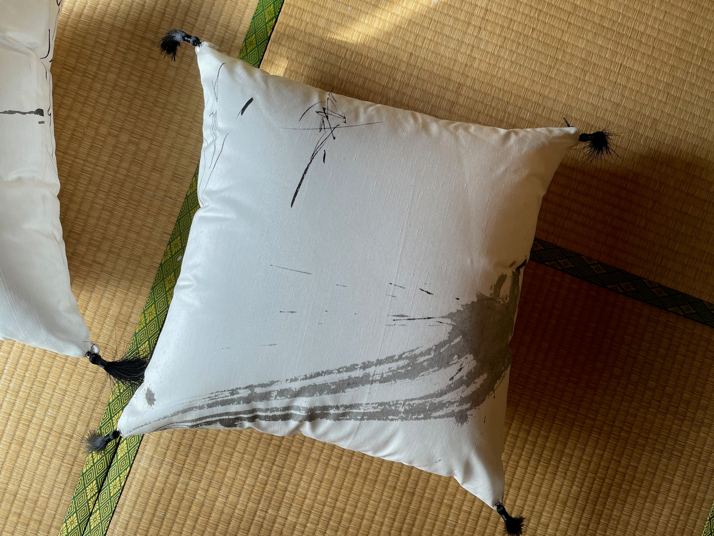 en CUSHION【一円相】 A