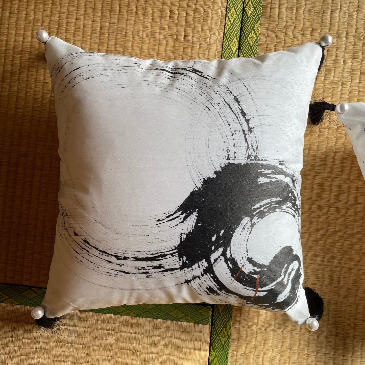 en CUSHION【一円相】 B