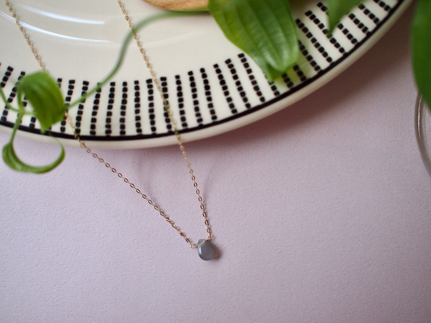 10K NUDE STONE NECKLACE / MOONSTONE cut