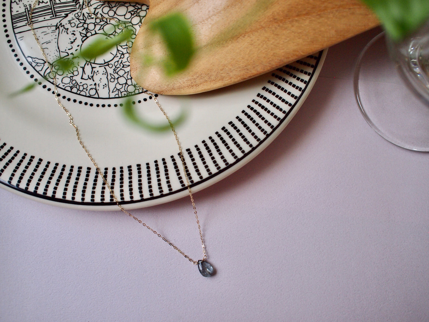 10K NUDE STONE NECKLACE / MOSS AQUAMARINE cut