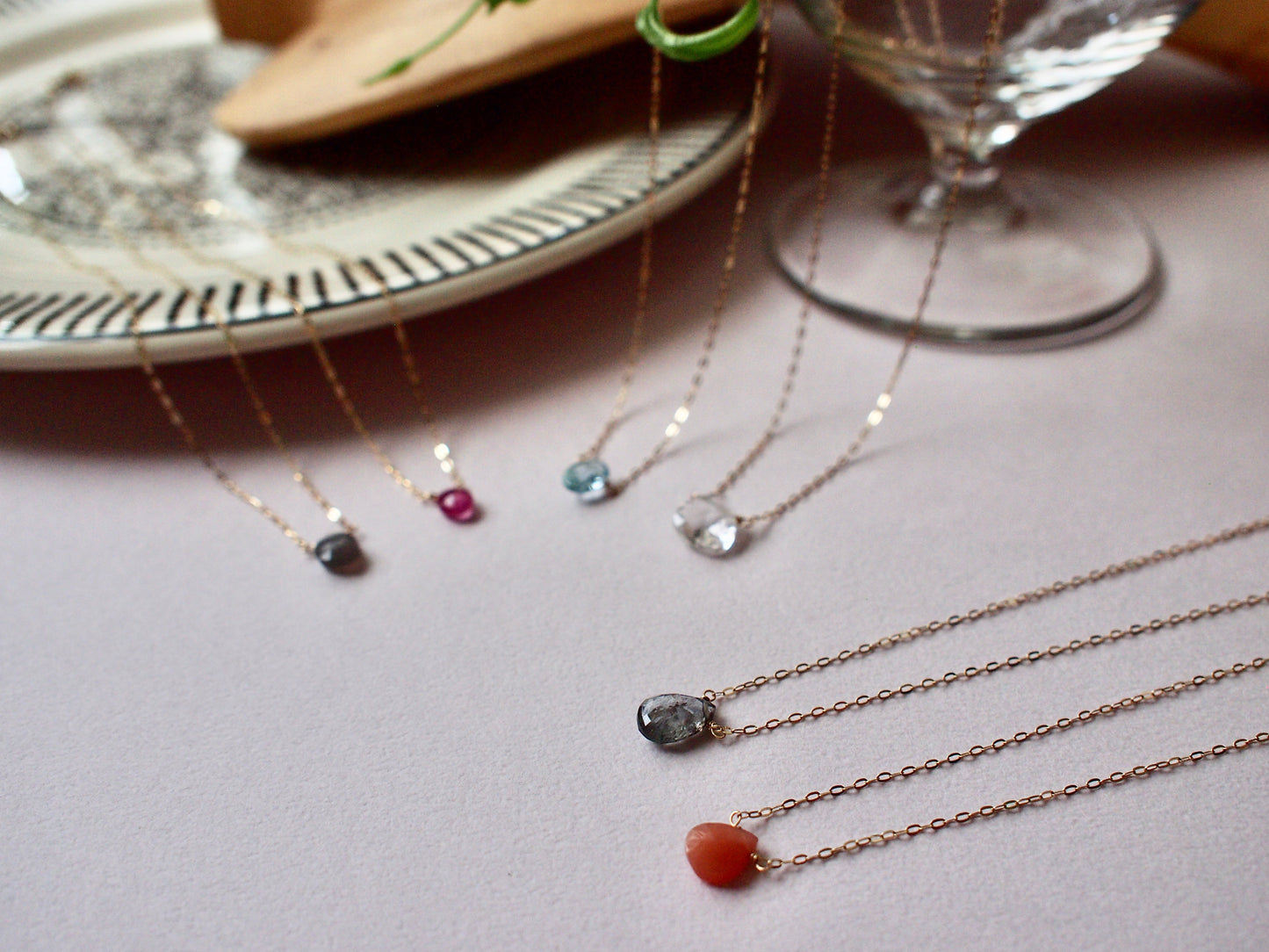 10K NUDE STONE NECKLACE / MOSS AQUAMARINE cut
