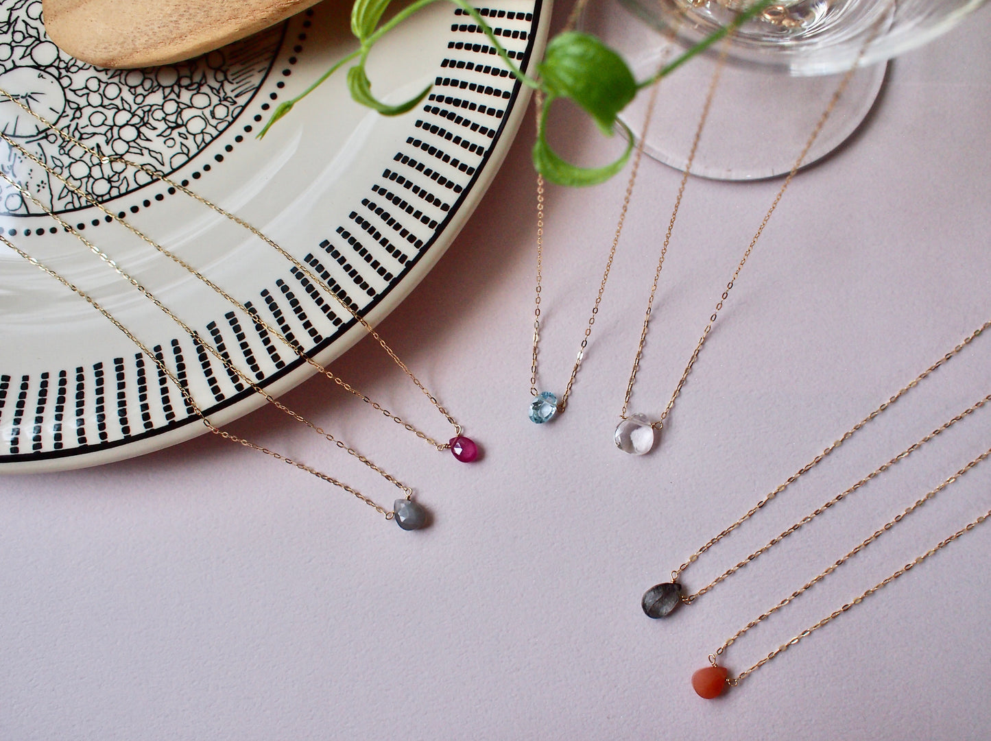 10K NUDE STONE NECKLACE / LABRADORITE cut