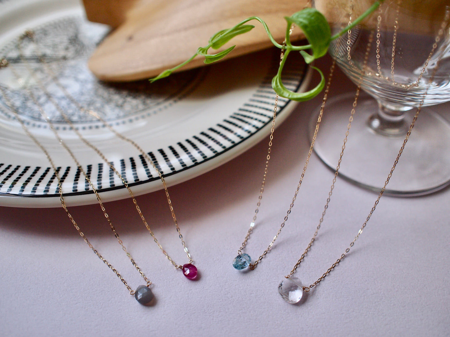10K NUDE STONE NECKLACE / RUBY cut