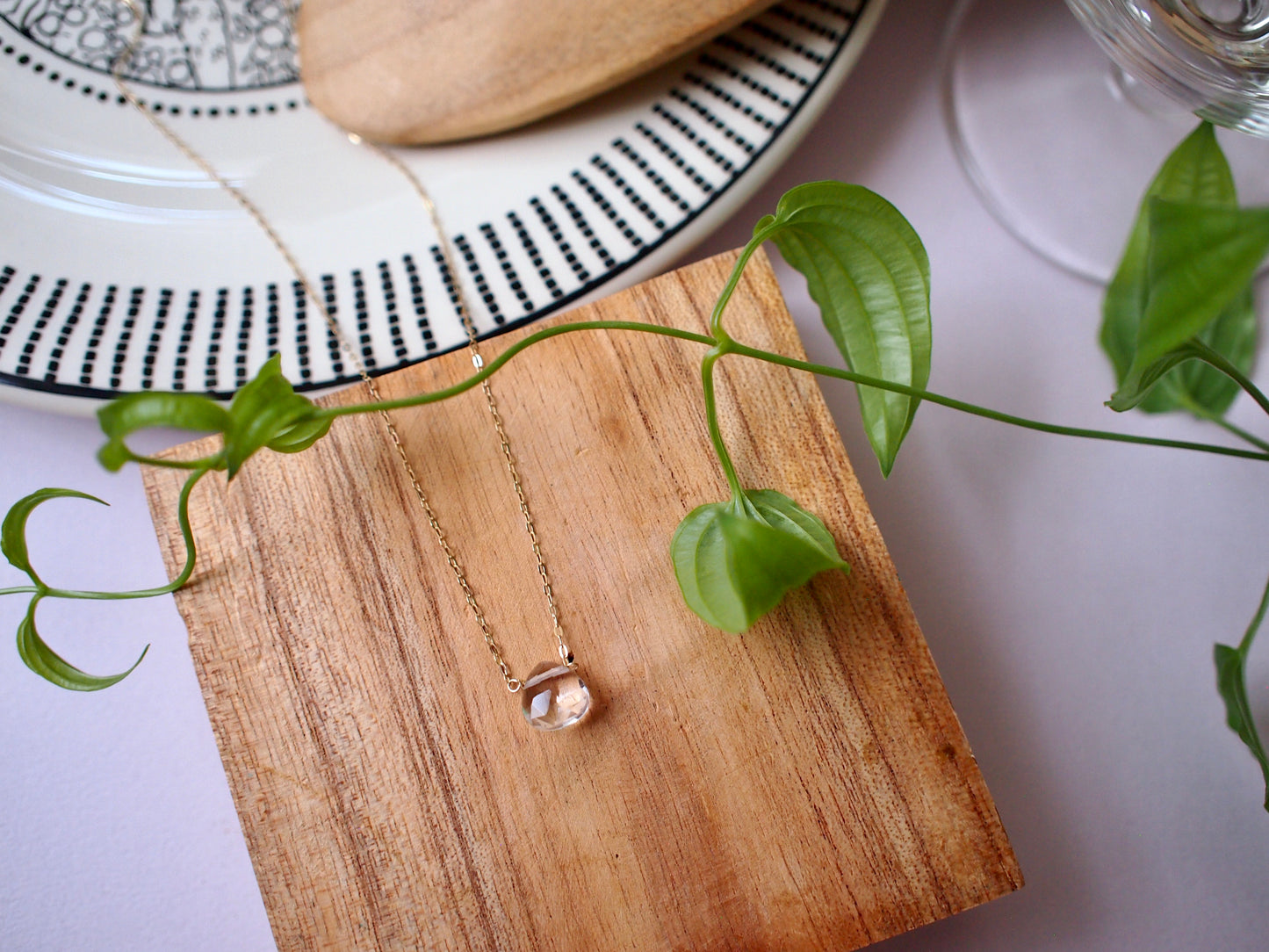 10K NUDE STONE NECKLACE / QUARTZ cut
