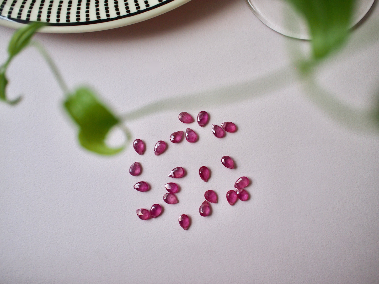10K NUDE STONE NECKLACE / RUBY cut