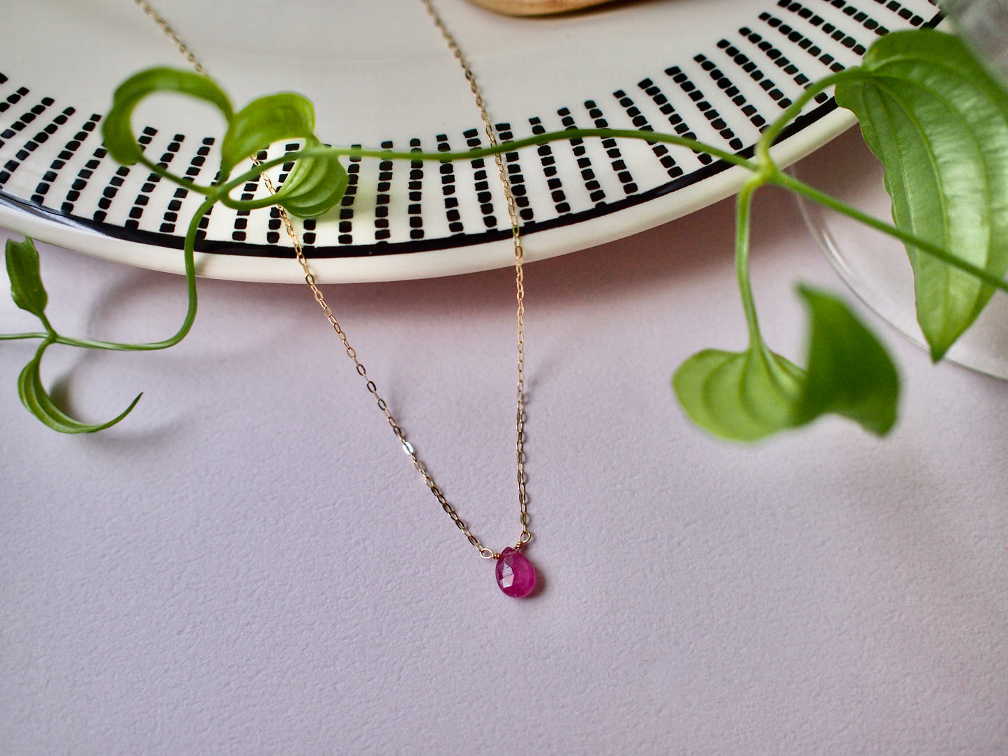 10K NUDE STONE NECKLACE / RUBY cut