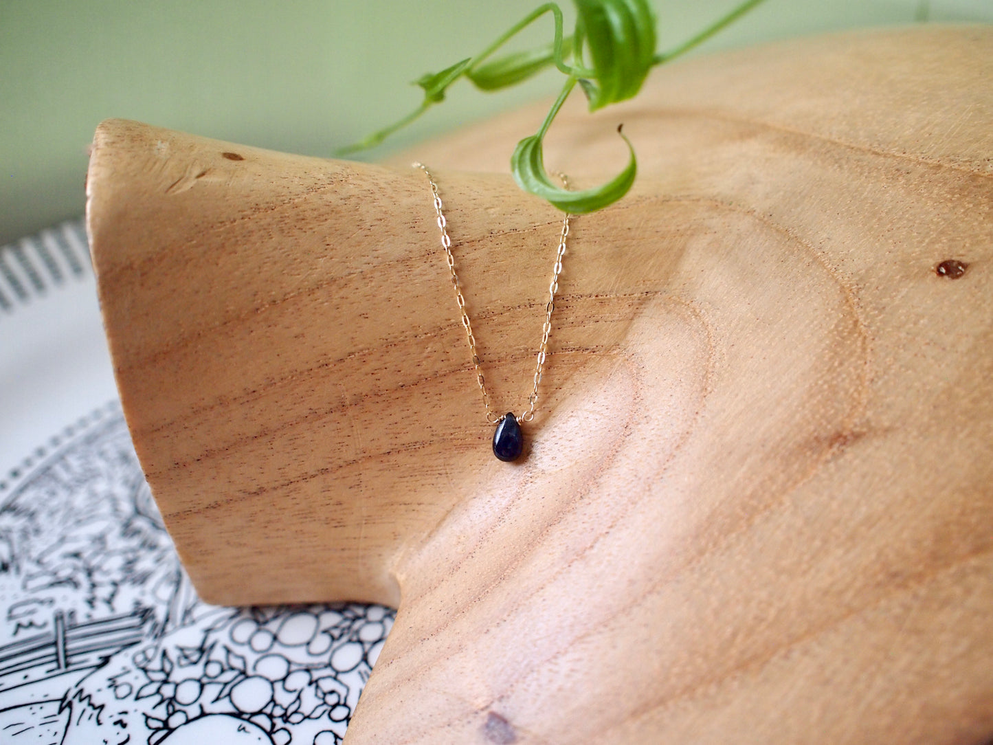 10K NUDE STONE NECKLACE / SAPPHIRE uncut