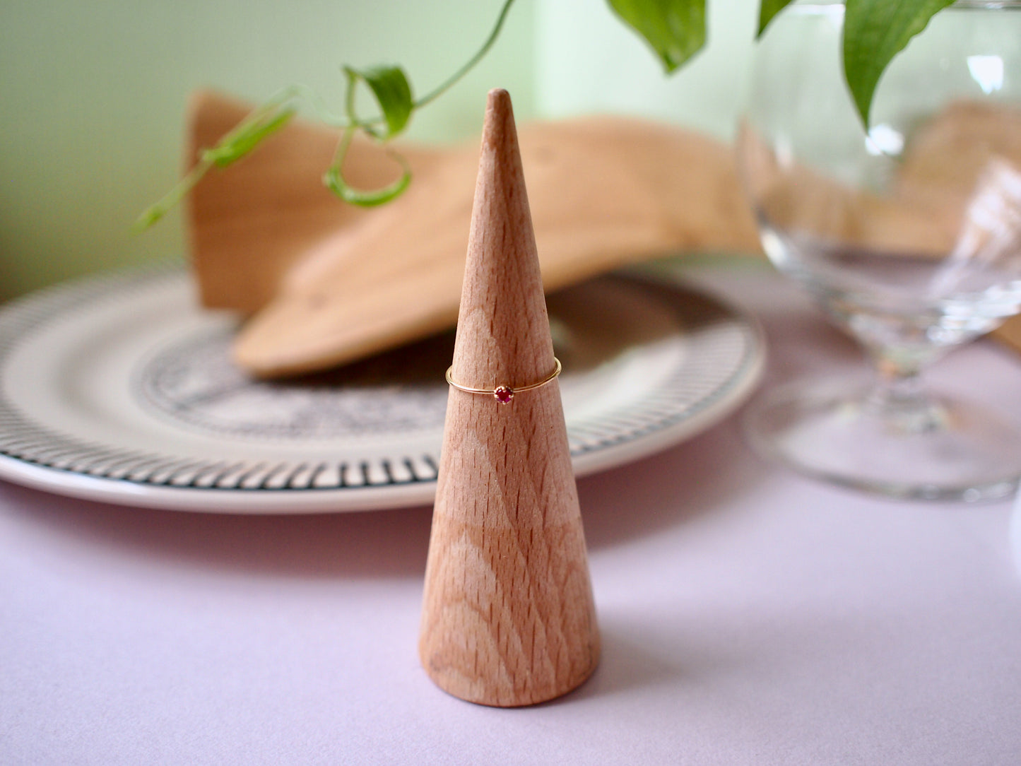 10K SIMPLE STONE RING / RUBY
