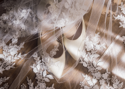 ウェディングドレス持ち込みの悩みを解決！アクセサリーや小物を上手に選ぶポイントを徹底解説