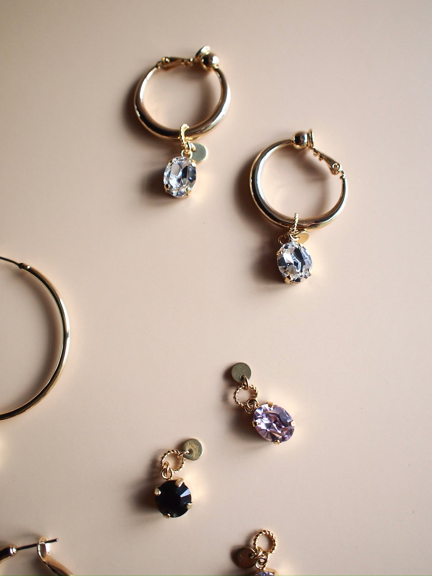 Daily Luxe_CHUNKY HOOP crystal charm_gold L.lavenderピアス・イヤリング