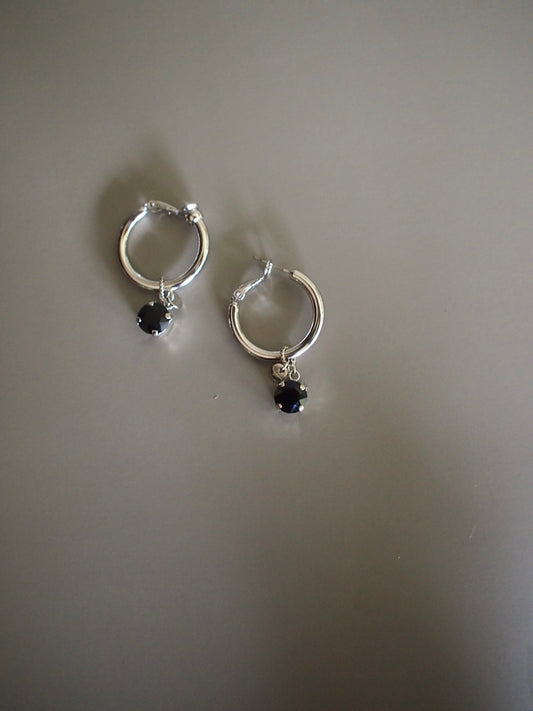 Daily Luxe_CHUNKY HOOP crystal charm_Silver JET ピアス・イヤリング