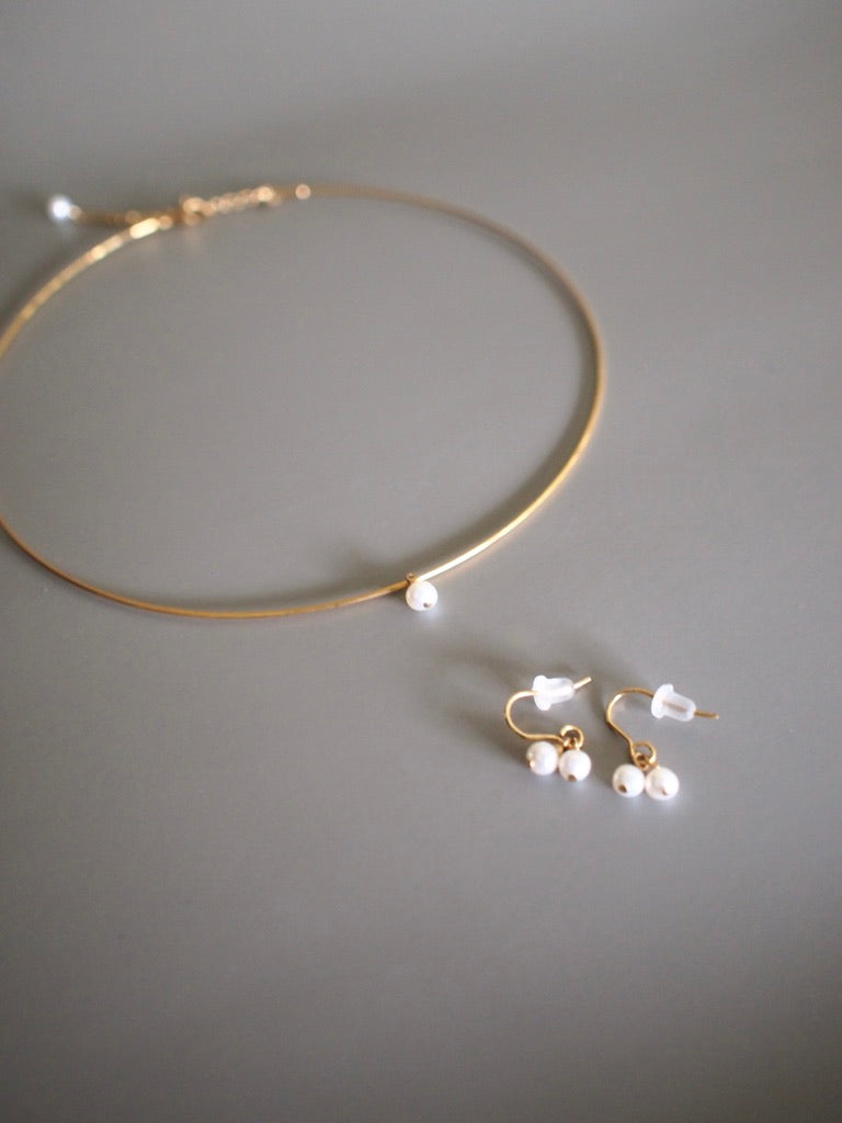 Daily Luxe_two baby pearls hook_Goldピアス (コピー)