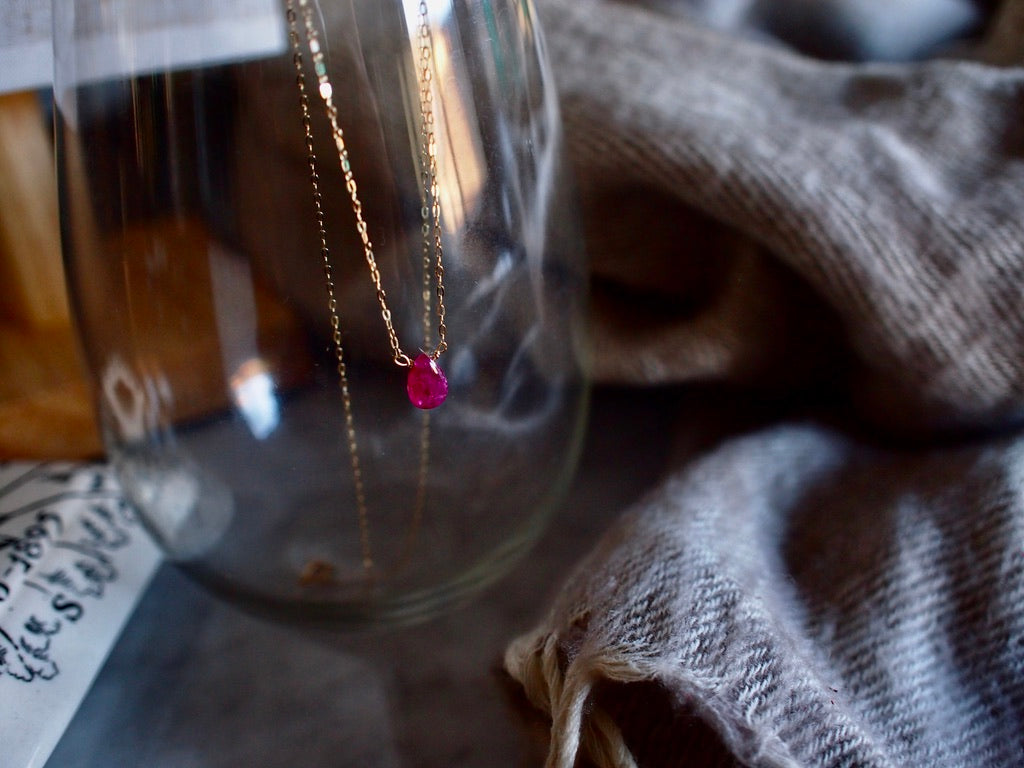 10K NUDE STONE NECKLACE / RUBY uncut