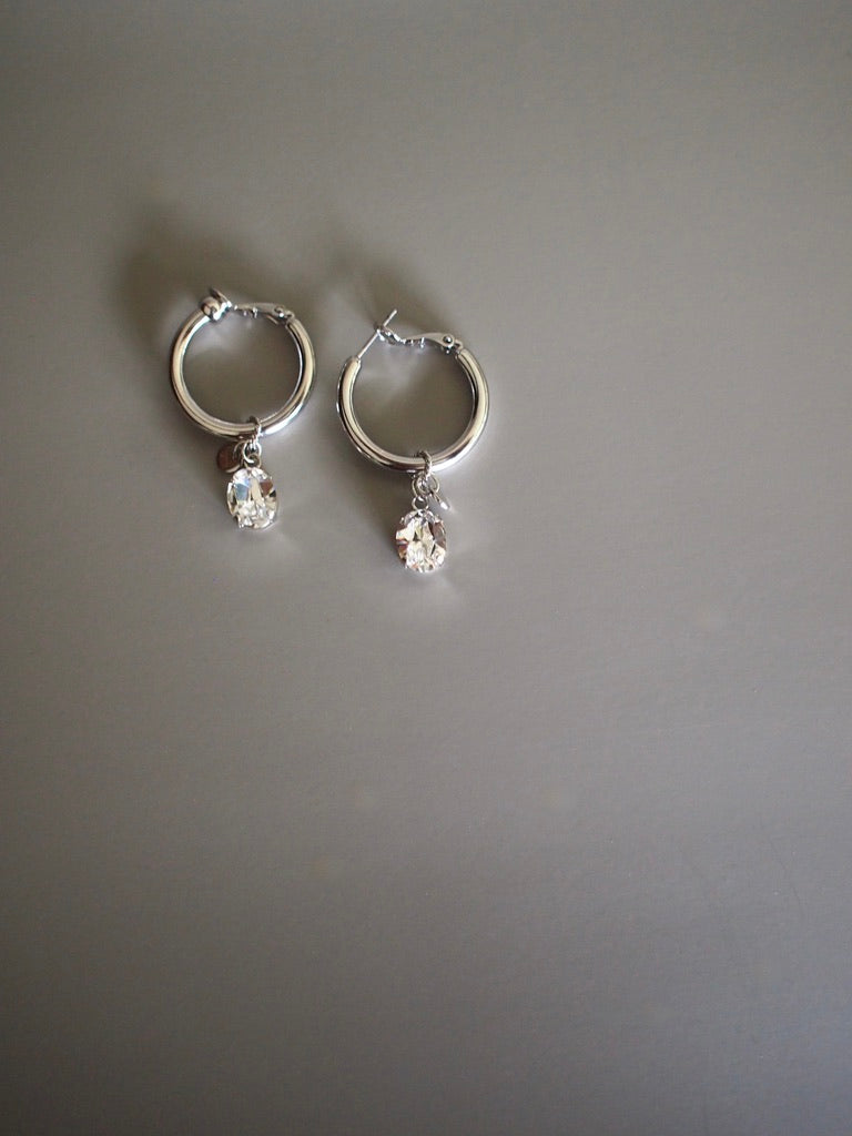 Daily Luxe_CHUNKY HOOP crystal charm_Silver Crystal ピアス・イヤリング