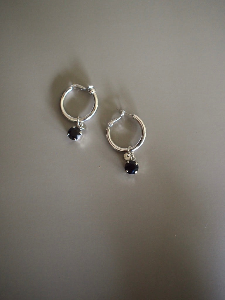 Daily Luxe_CHUNKY HOOP crystal charm_Silver JET ピアス・イヤリング