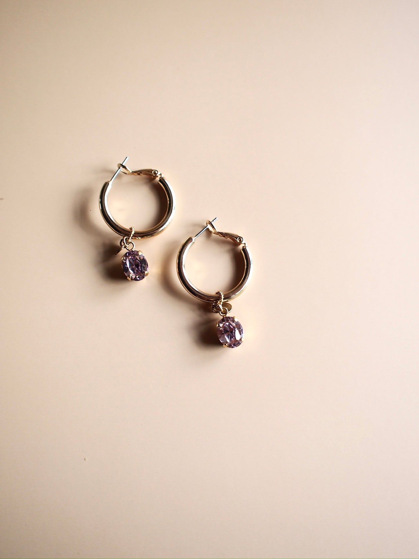 Daily Luxe_CHUNKY HOOP crystal charm_gold L.lavenderピアス・イヤリング