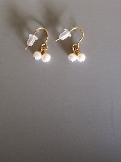 Daily Luxe_two baby pearls hook_Goldピアス (コピー)