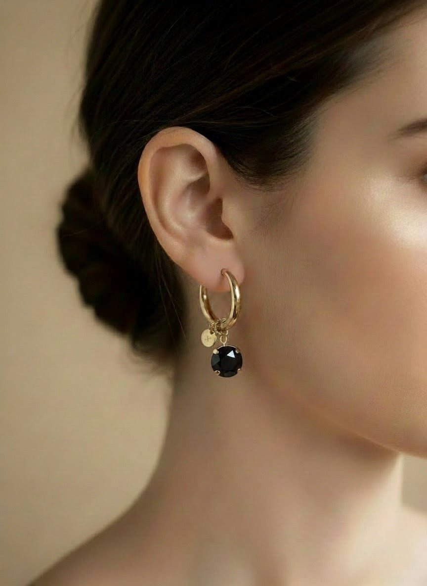 Daily Luxe_CHUNKY HOOP crystal charm_gold JET ピアス・イヤリング